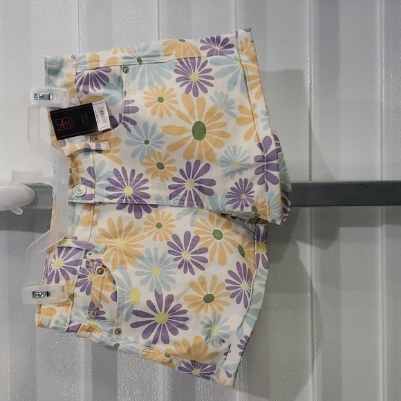 No Boundaries Pants - No boundaries brand shorts size‎ 9 NWT